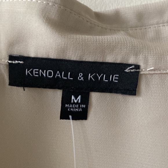 Kendall & Kylie Blouse - Picture 2 of 4